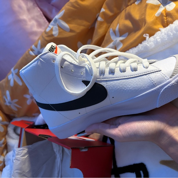 Nike blazers MID 77 (GS) size 7 youth - Picture 1 of 3